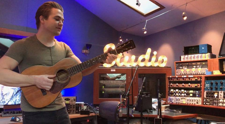 Hunter Hayes, Studio, in a Stealth chair