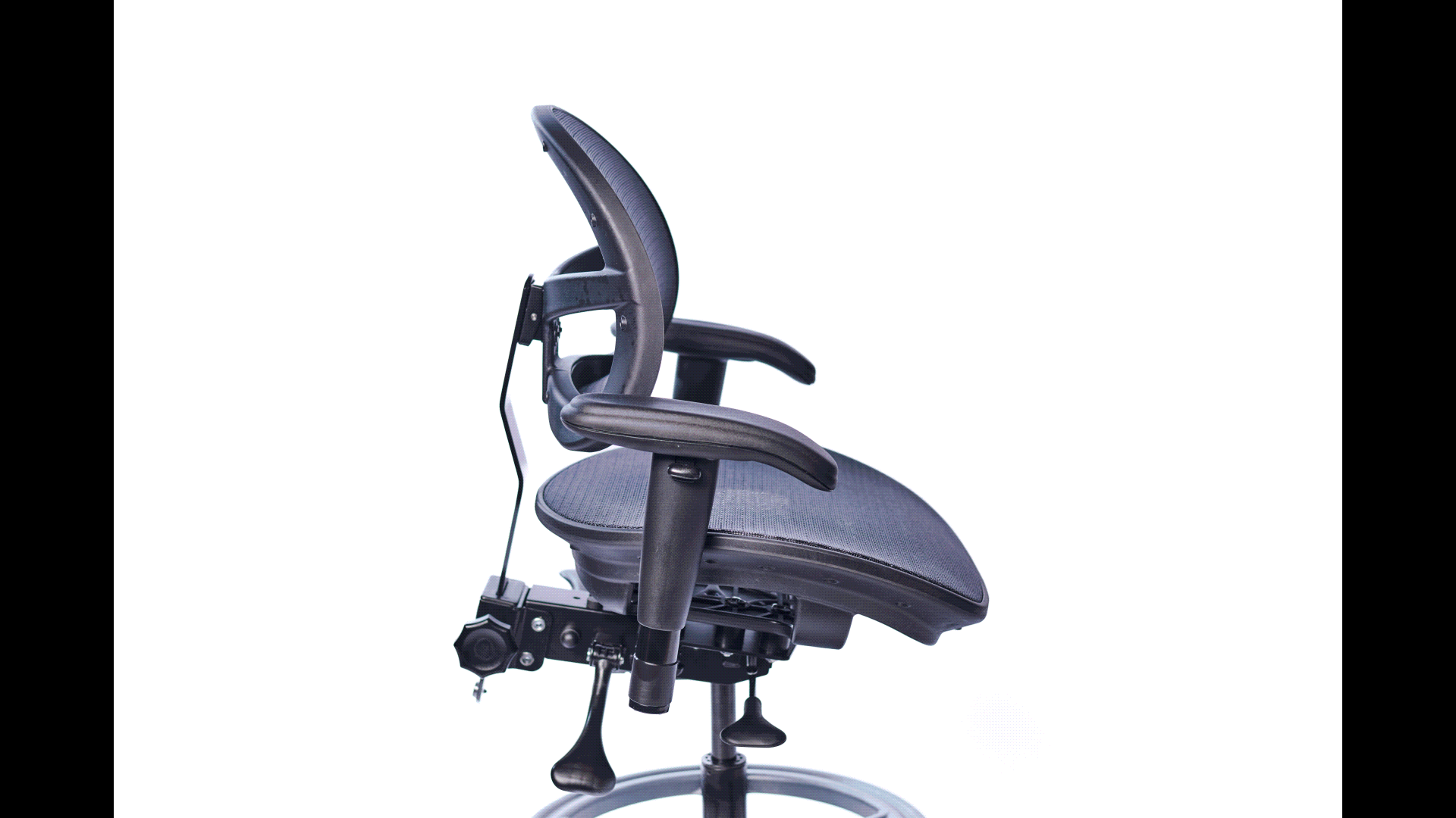ZenWave recline lets the shell lean back with you for deep, supported recovery.